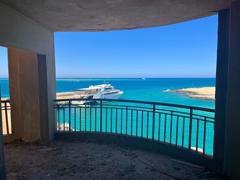 Studio zu verkaufen mit privatem Strand und Meerblick und Installation in Hurghada